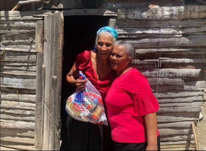 ENTREGA DE RACIONES ALIMENTICIAS