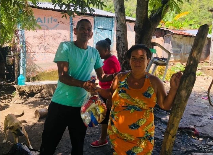 ENTREGA DE RACIONES ALIMENTICIAS